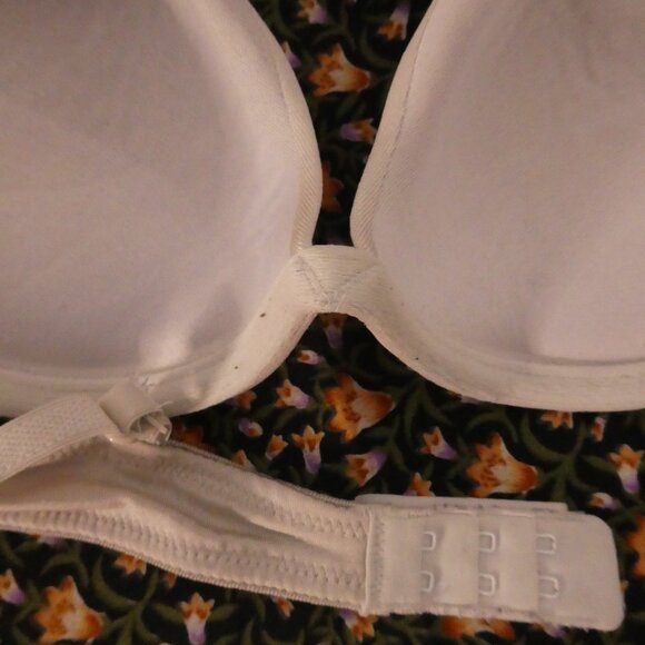 VASSARETTE | B36/80 | Elegant Whitish Grey Bra | Adjustable Straps - Picture 7 of 11